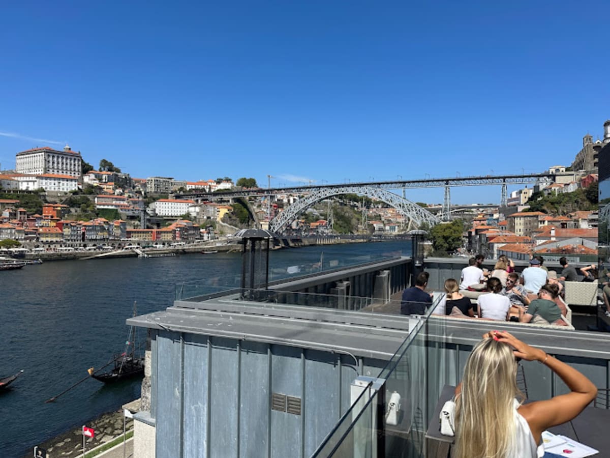Private tour: Terrace Lounge @ Espaço Porto Cruz with local guide - Image 1
